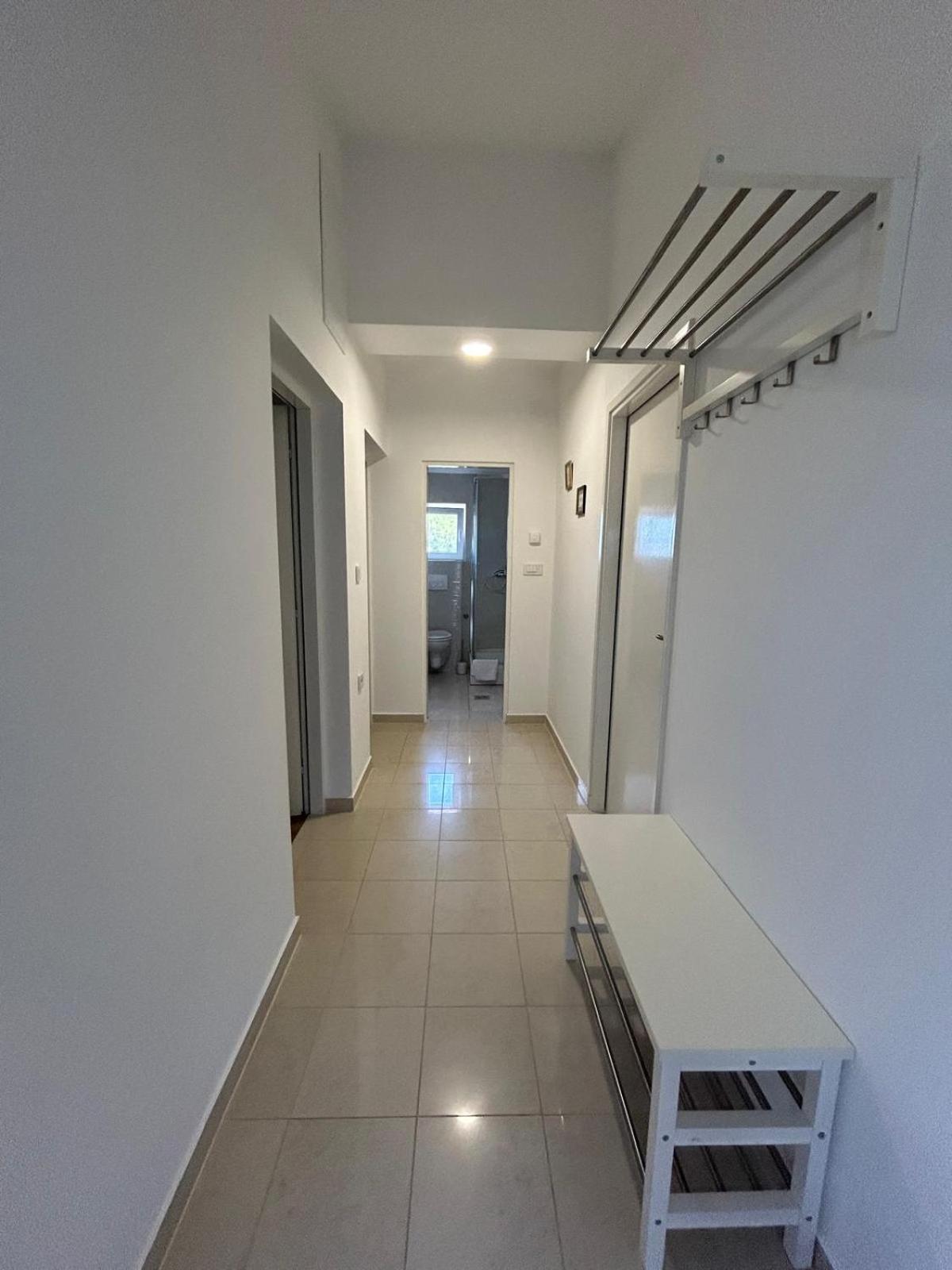 Apartman Lorna 투라니 외부 사진