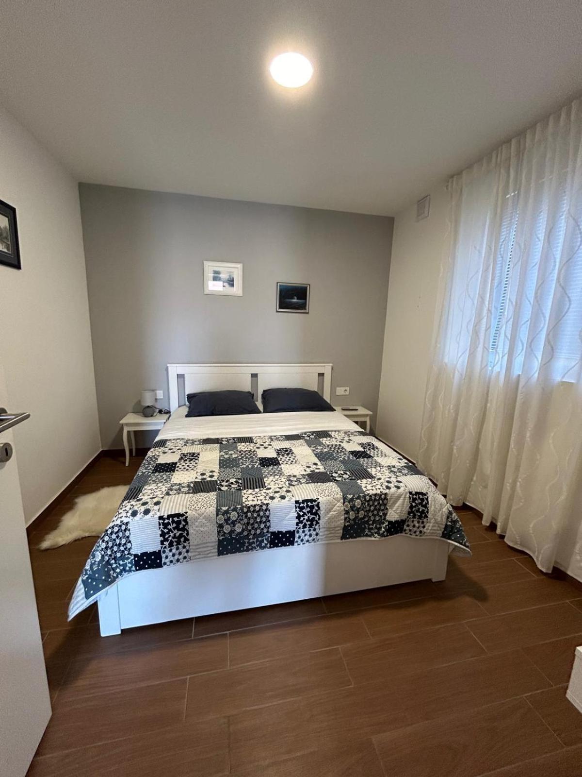 Apartman Lorna 투라니 외부 사진