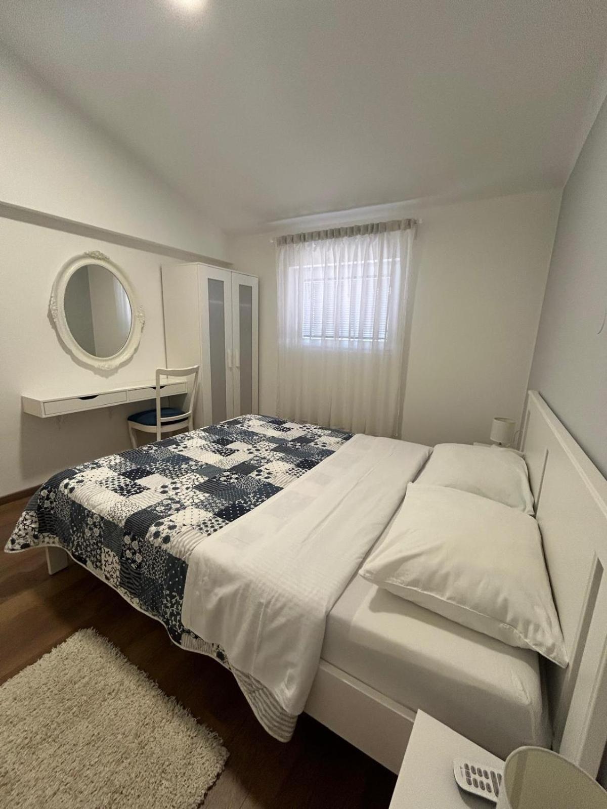 Apartman Lorna 투라니 외부 사진