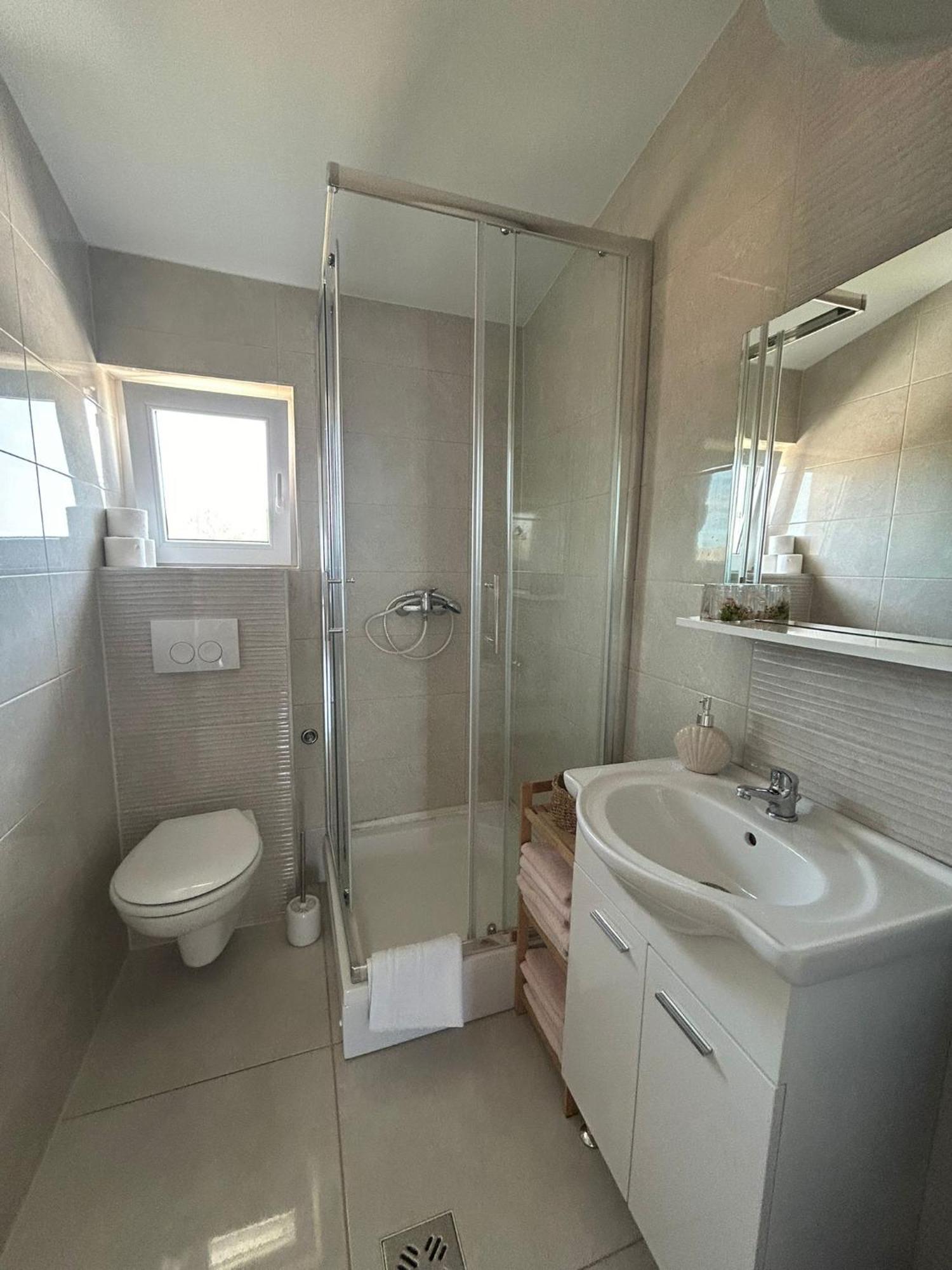 Apartman Lorna 투라니 외부 사진