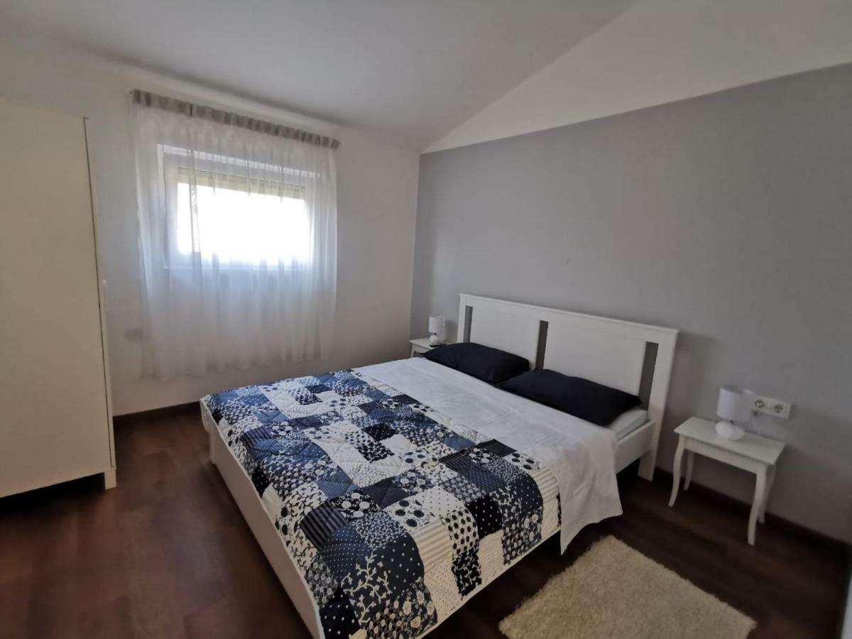 Apartman Lorna 투라니 외부 사진