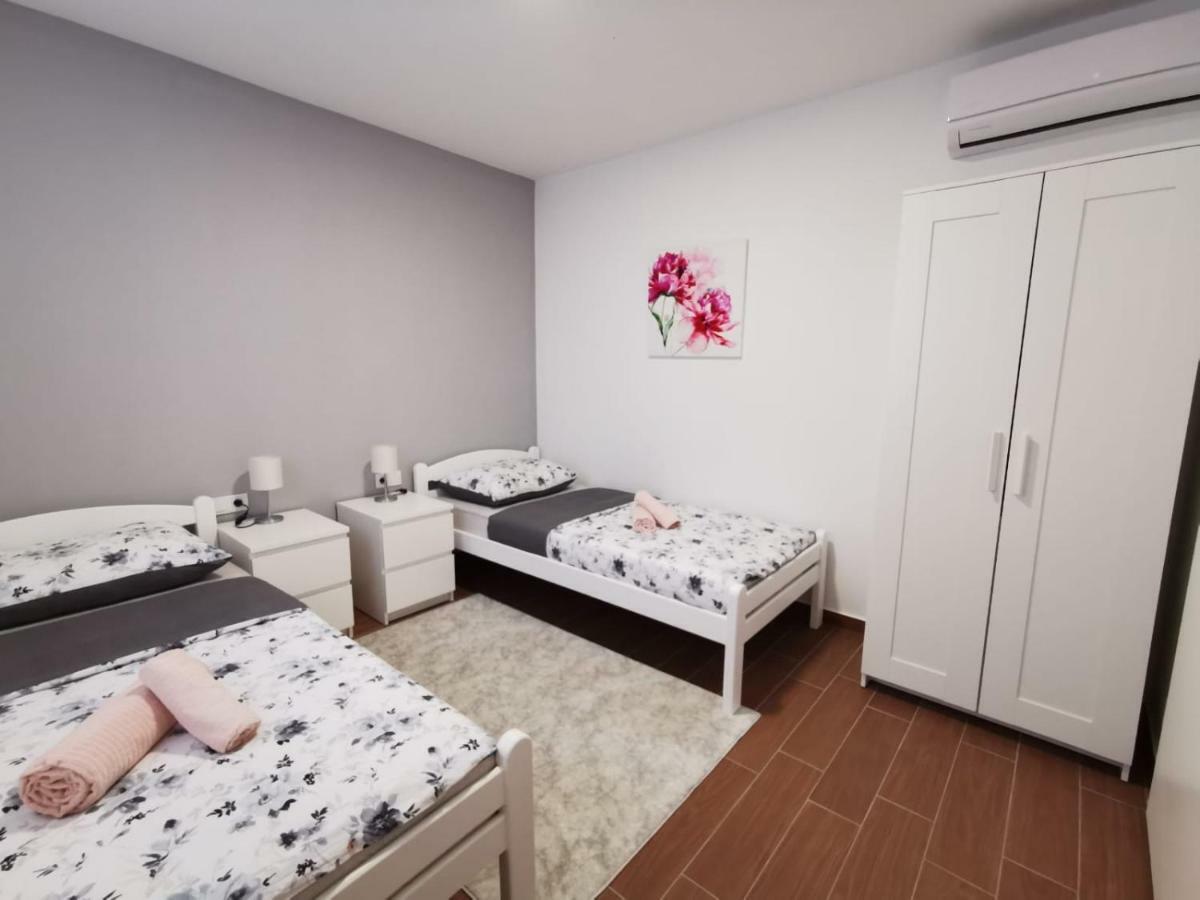 Apartman Lorna 투라니 외부 사진