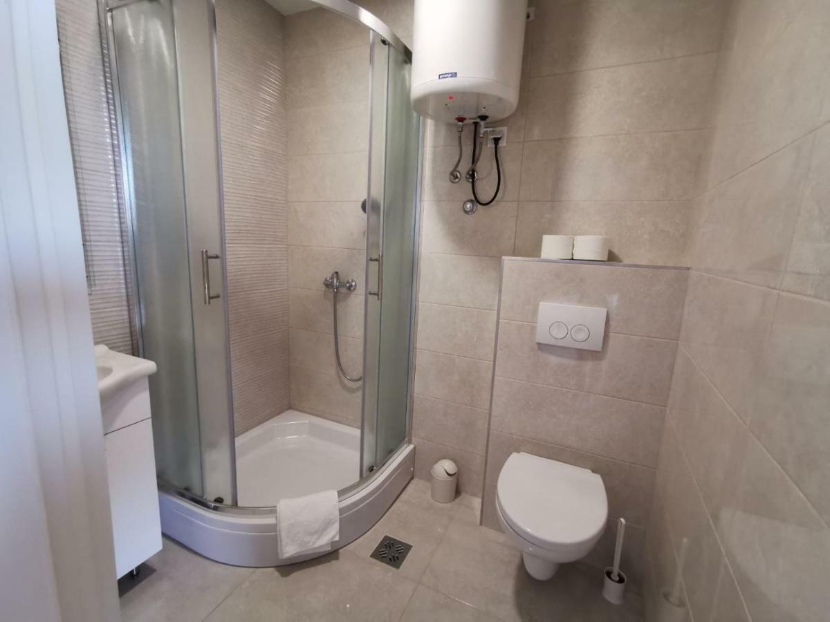 Apartman Lorna 투라니 외부 사진